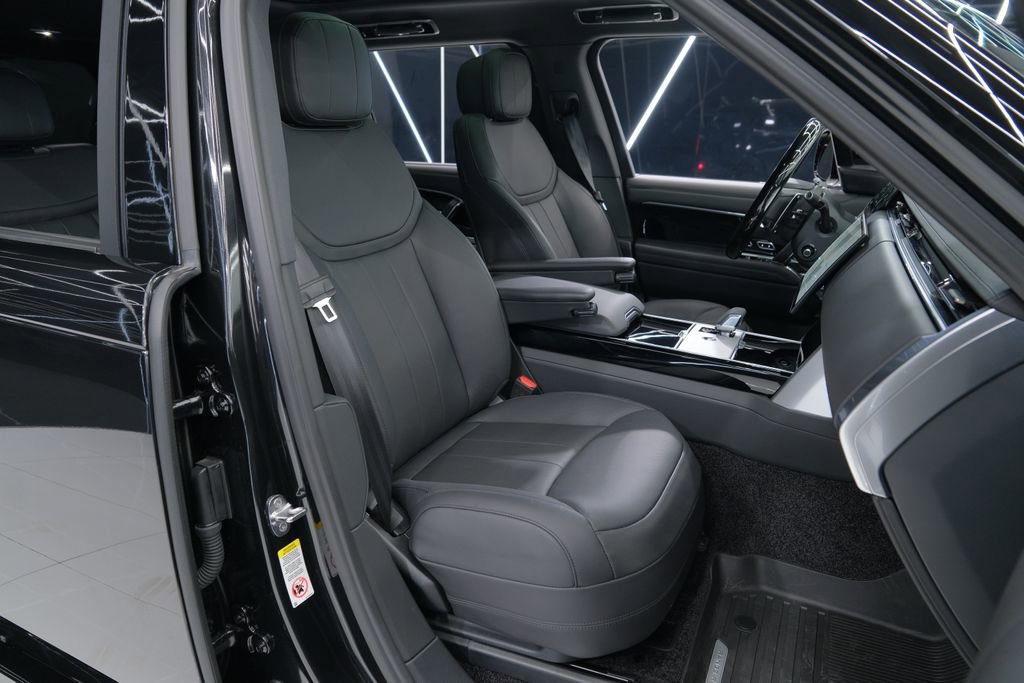 Used 2026 Land Rover Range Rover Long Wheelbase SE image 43