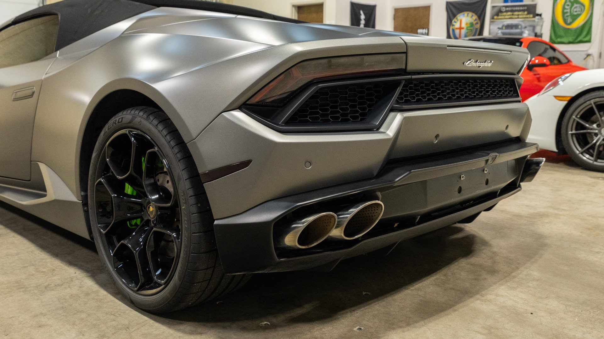 Used 2017 Lamborghini Huracan LP 580-2 RWD image 28
