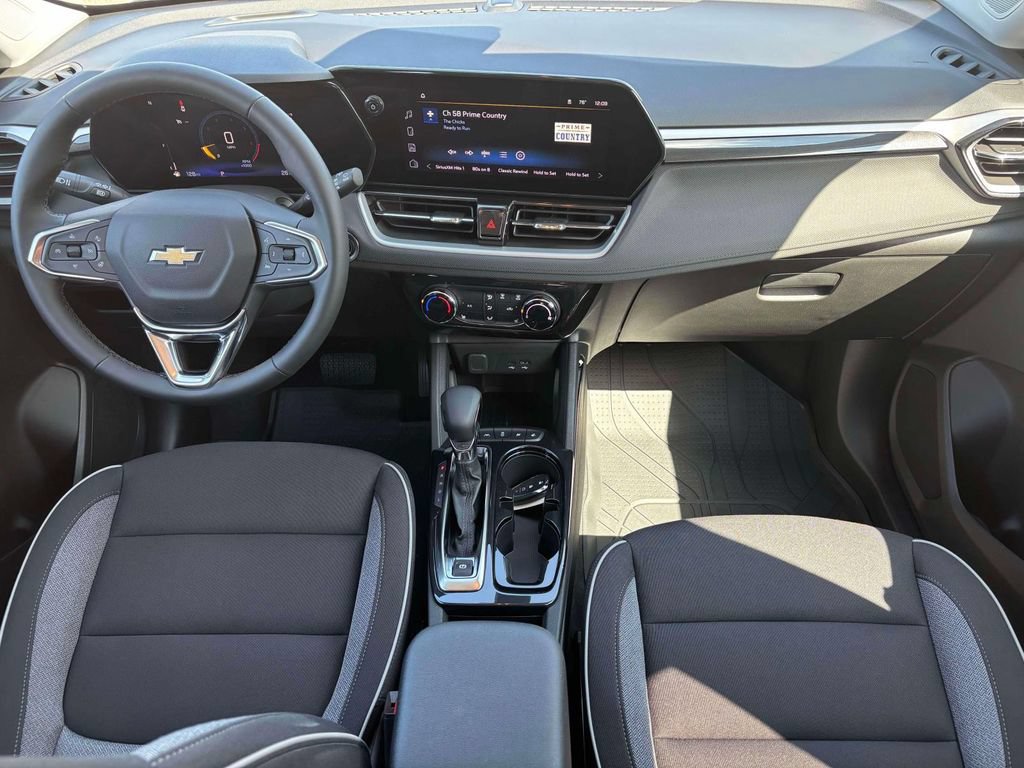 New 2026 Chevrolet TrailBlazer LT w/ LT Cold Weather Package FWD image 21