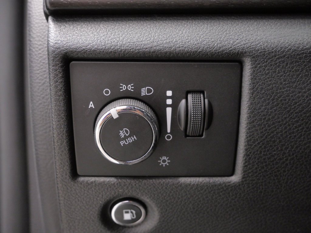 Certified 2018 Jeep Grand Cherokee Altitude AWD/4WD image 21