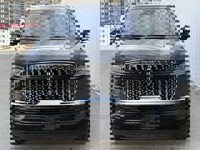 Used 2025 Lincoln Navigator Reserve image 6