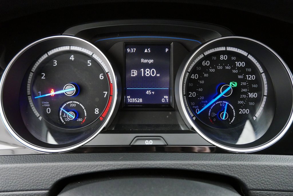 Used 2017 Volkswagen Golf R 4-Door image 24