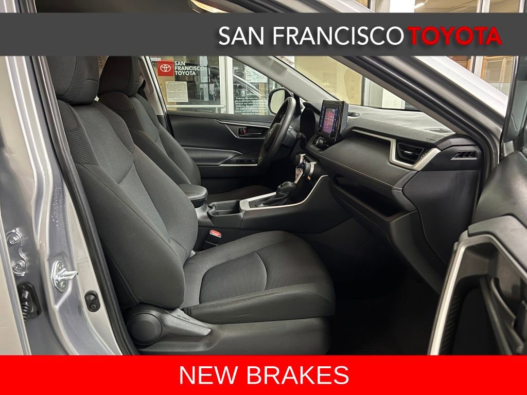 Used 2021 Toyota RAV4 LE image 18