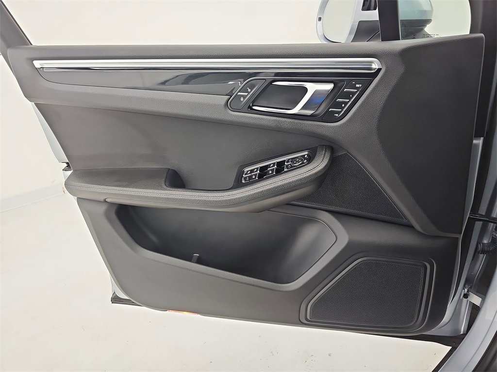 Used 2018 Porsche Macan image 39