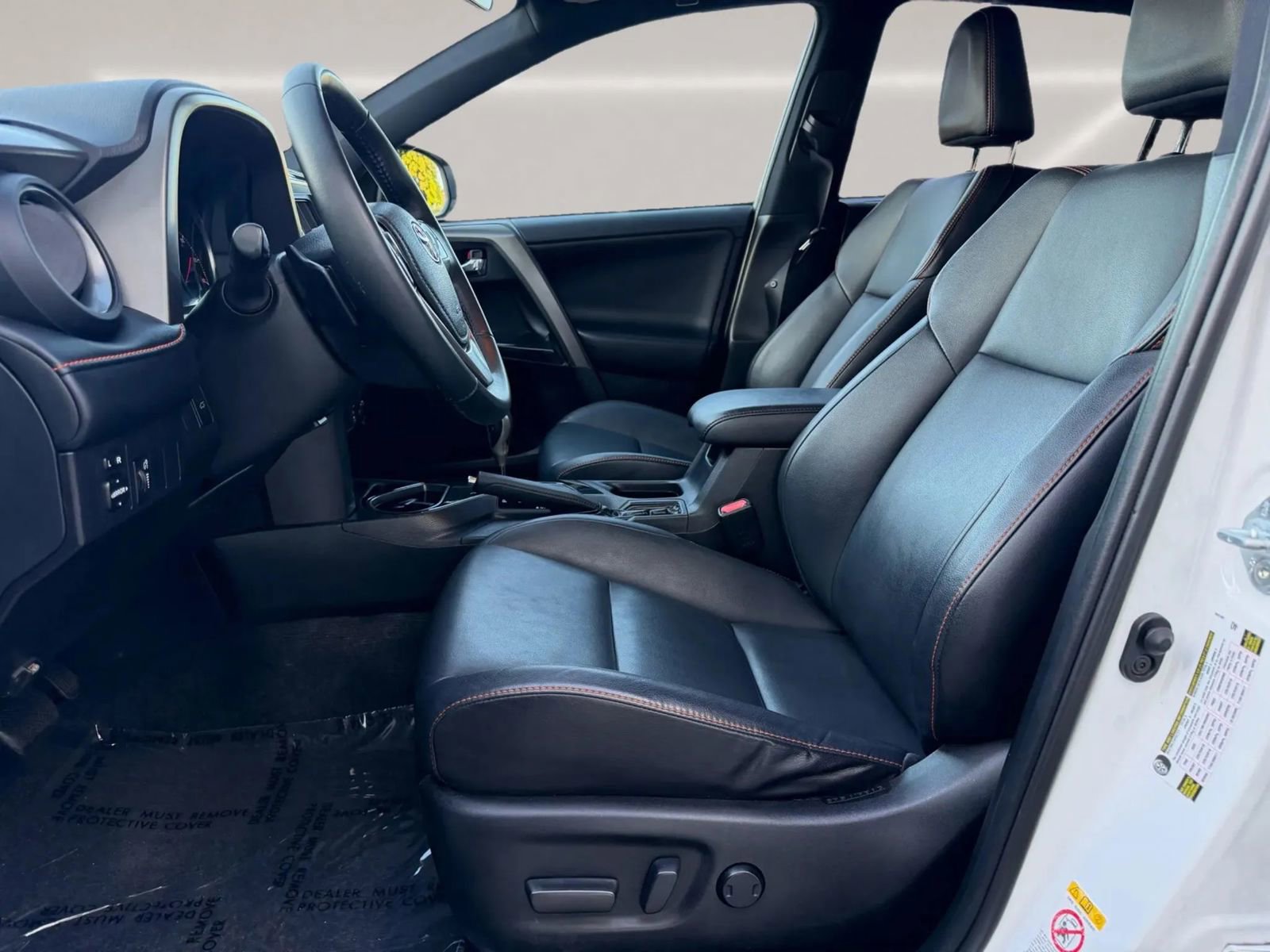 Used 2016 Toyota RAV4 SE image 12