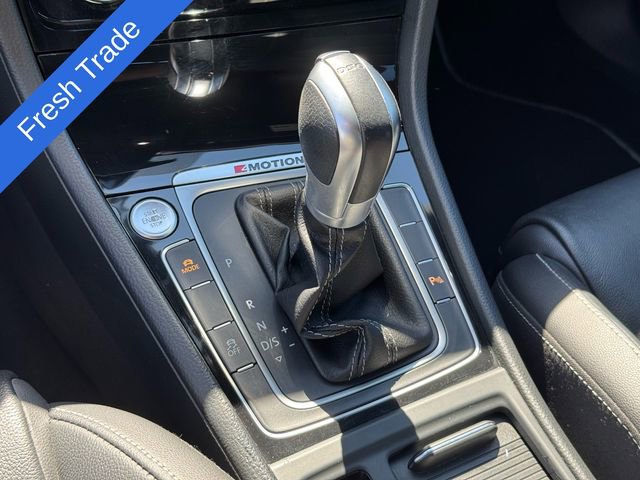 Used 2017 Volkswagen Golf R 4-Door image 24