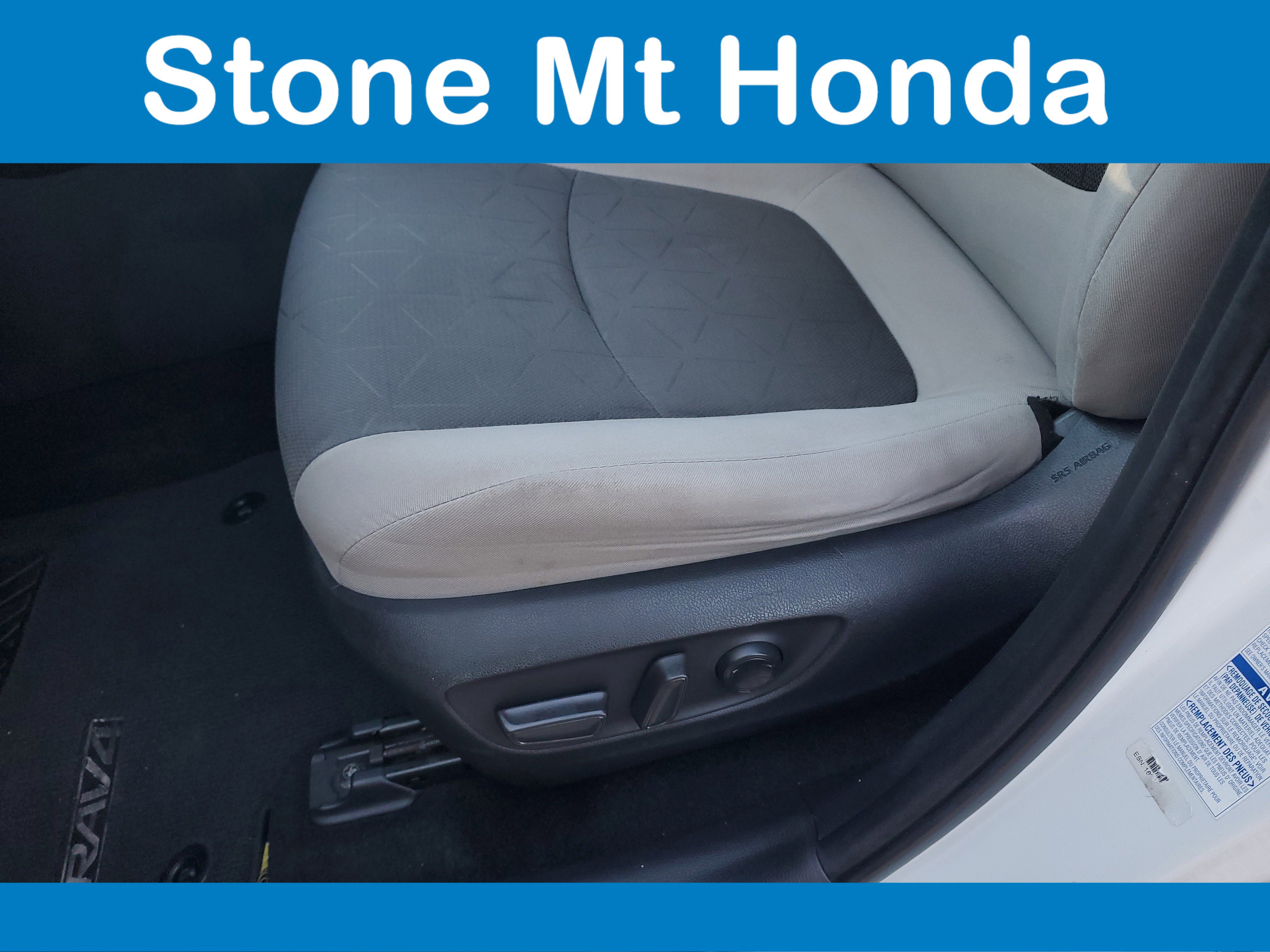 Used 2021 Toyota RAV4 XLE image 19