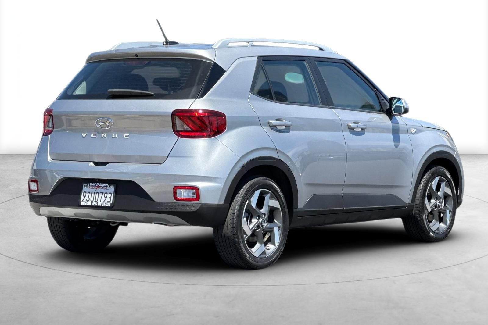 Used 2025 Hyundai Venue SEL FWD image 6