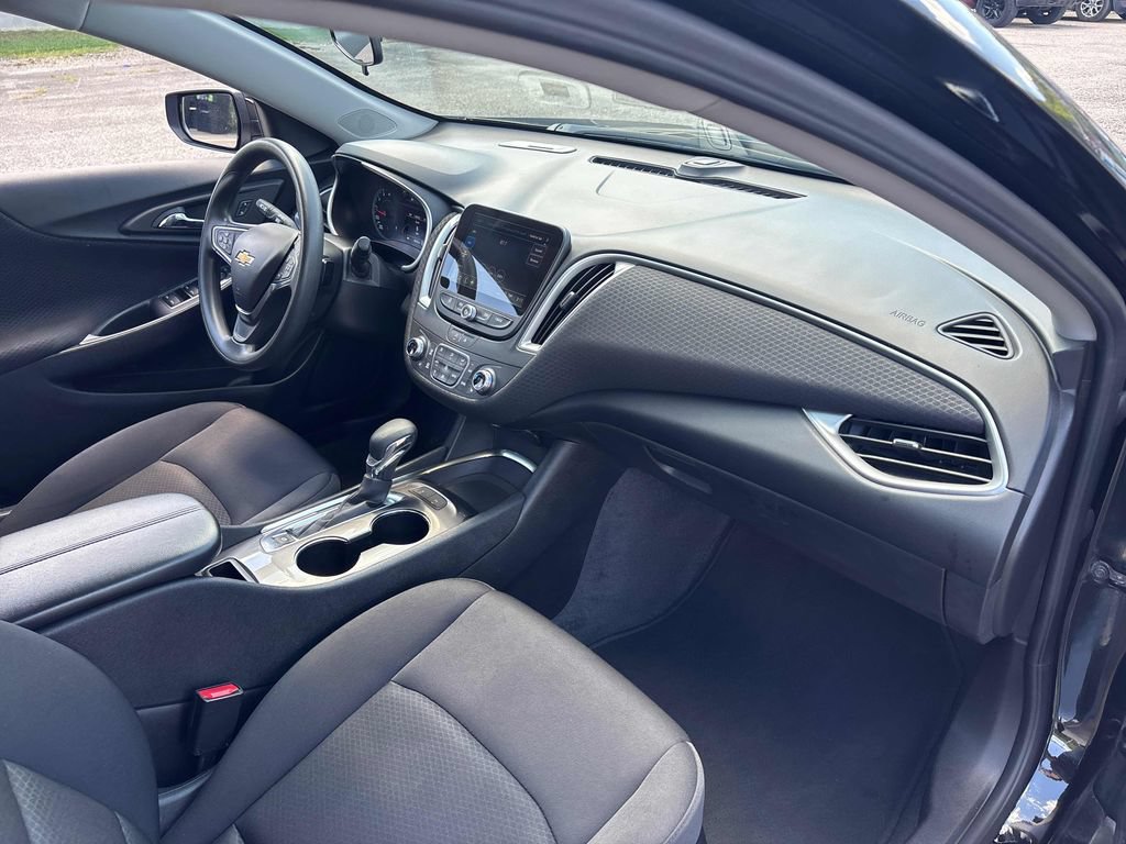 Used 2025 Chevrolet Malibu LT FWD image 26
