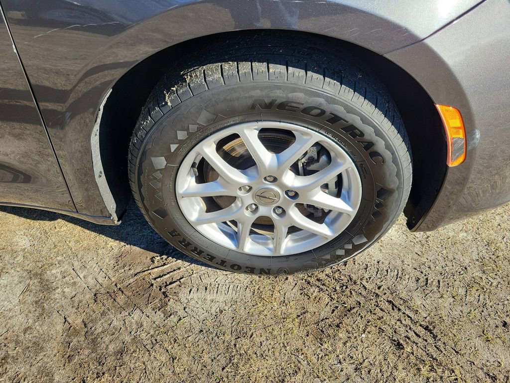 Used 2023 Chrysler Voyager LX image 6