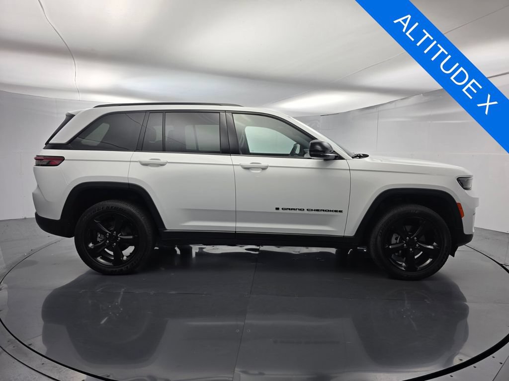 Used 2023 Jeep Grand Cherokee Altitude AWD/4WD video 3