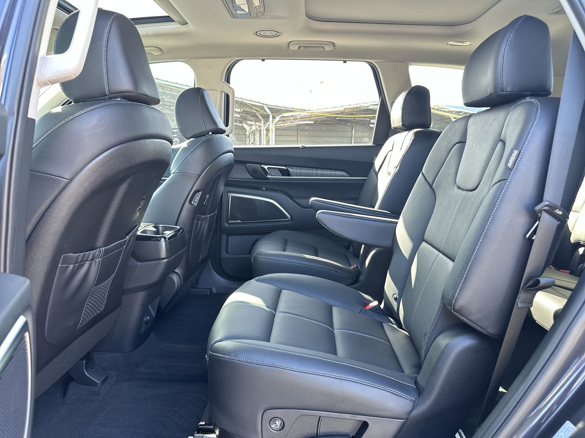 Used 2025 Kia Telluride SX w/ SX Captain's Chair Package image 25