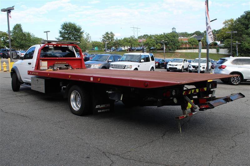 Used 2018 RAM 5500 4x4 Regular Cab image 3