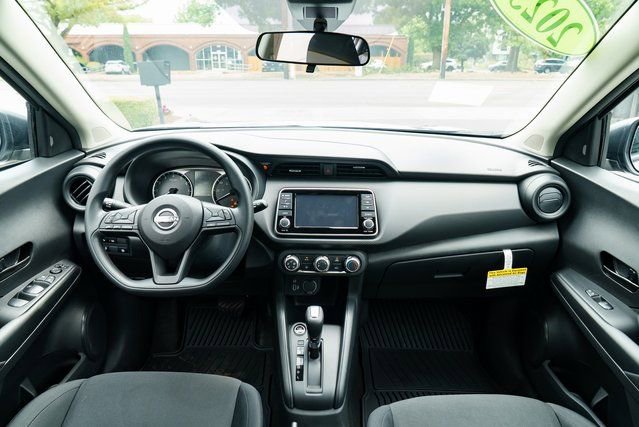 New 2025 Nissan Kicks Play S image 8