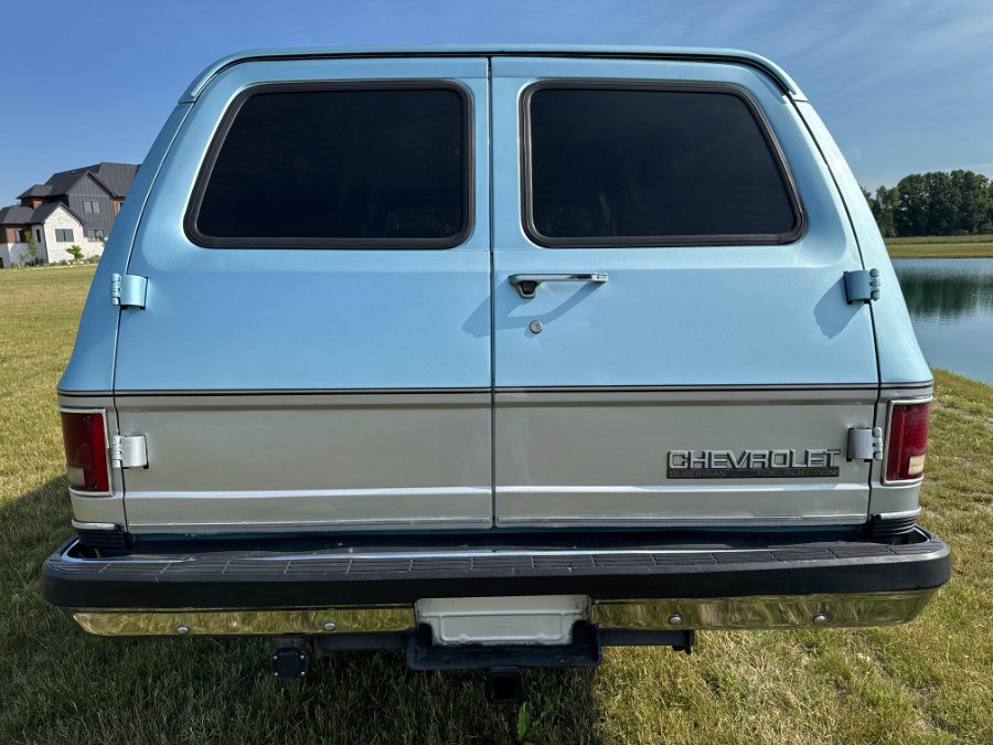 Used 1989 Chevrolet Suburban 4WD image 4