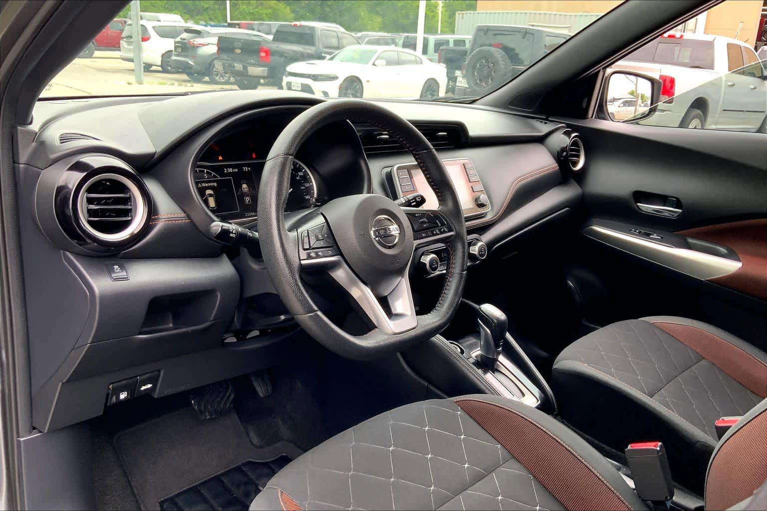 Used 2019 Nissan Kicks SR image 16