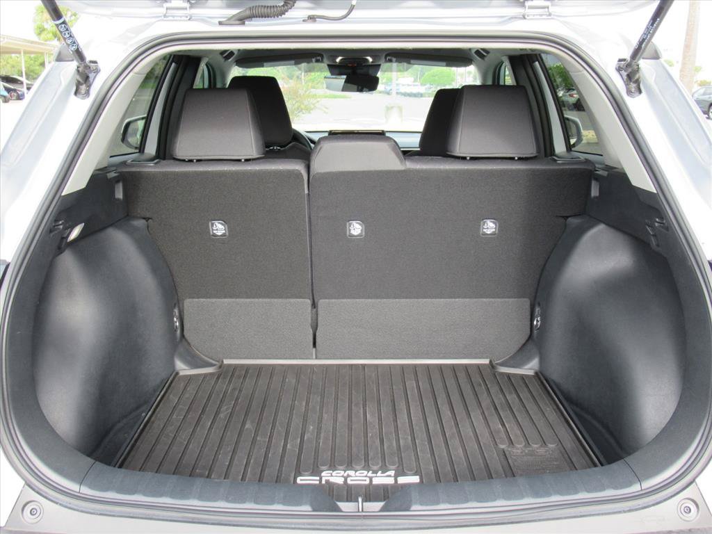 Used 2024 Toyota Corolla Cross LE FWD image 28