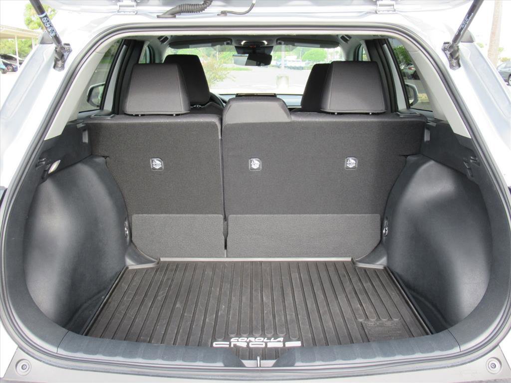 Used 2024 Toyota Corolla Cross LE image 28