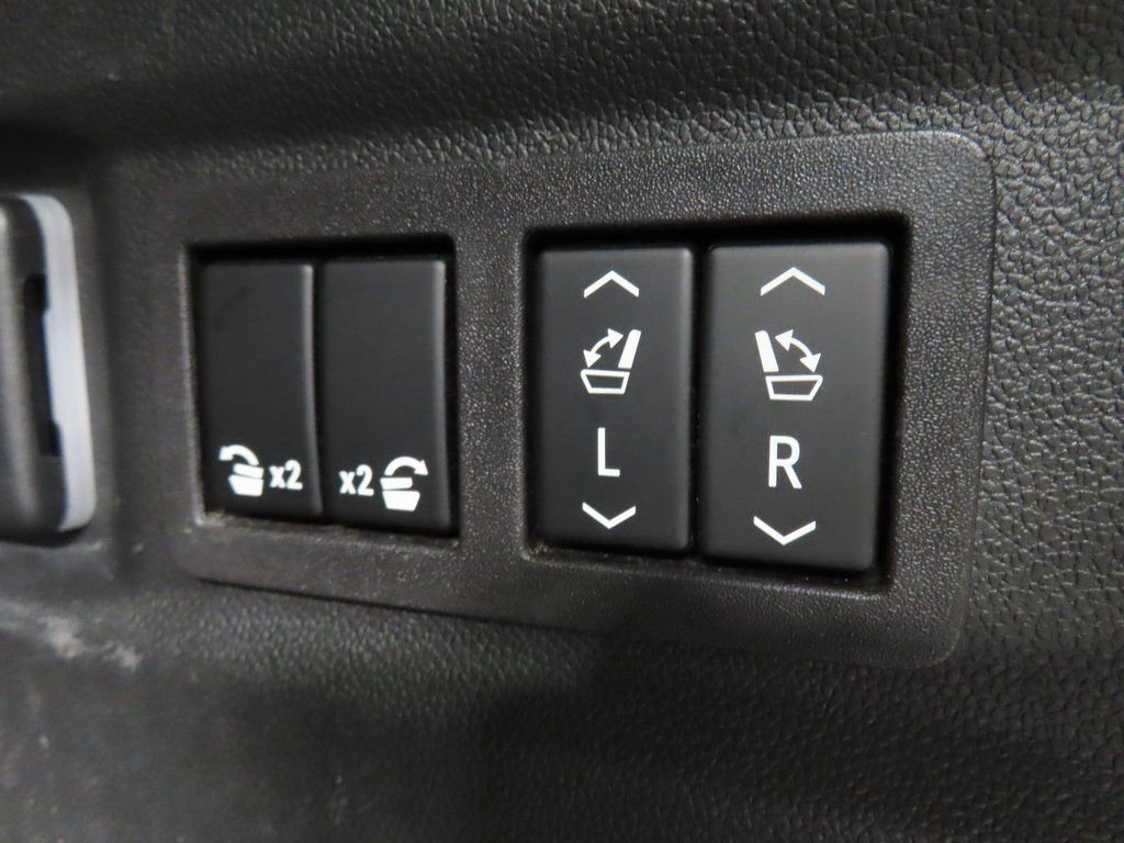 Used 2023 GMC Yukon Denali Ultimate w/ LPO, Floor Liner Package AWD/4WD image 44