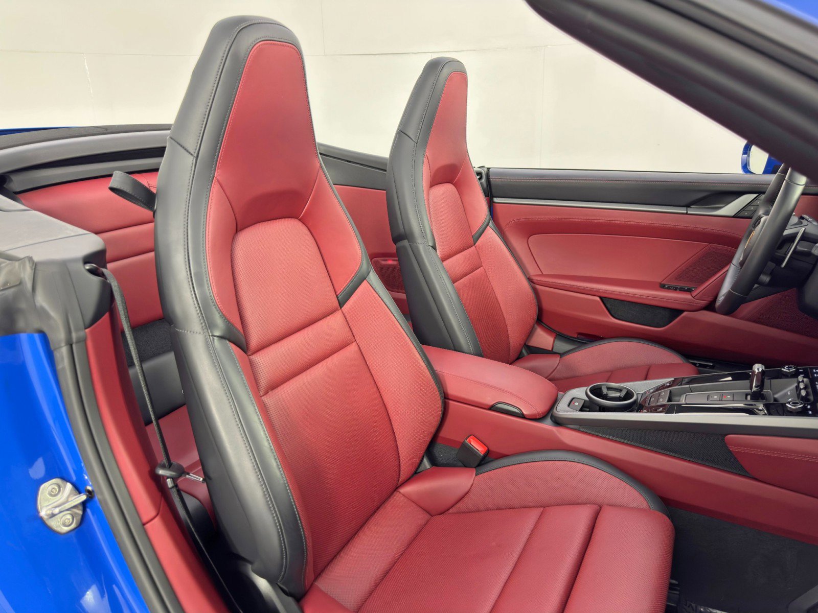 Used 2025 Porsche 911 Carrera RWD image 39