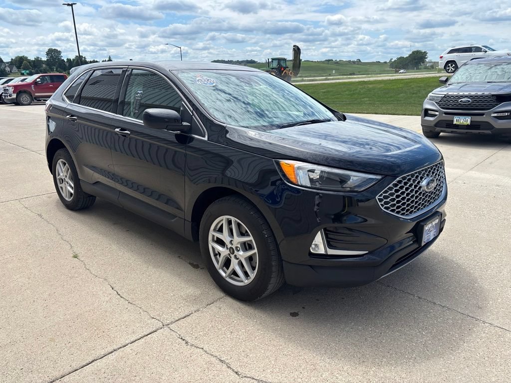 Used 2024 Ford Edge SEL w/ Convenience Package AWD/4WD image 3