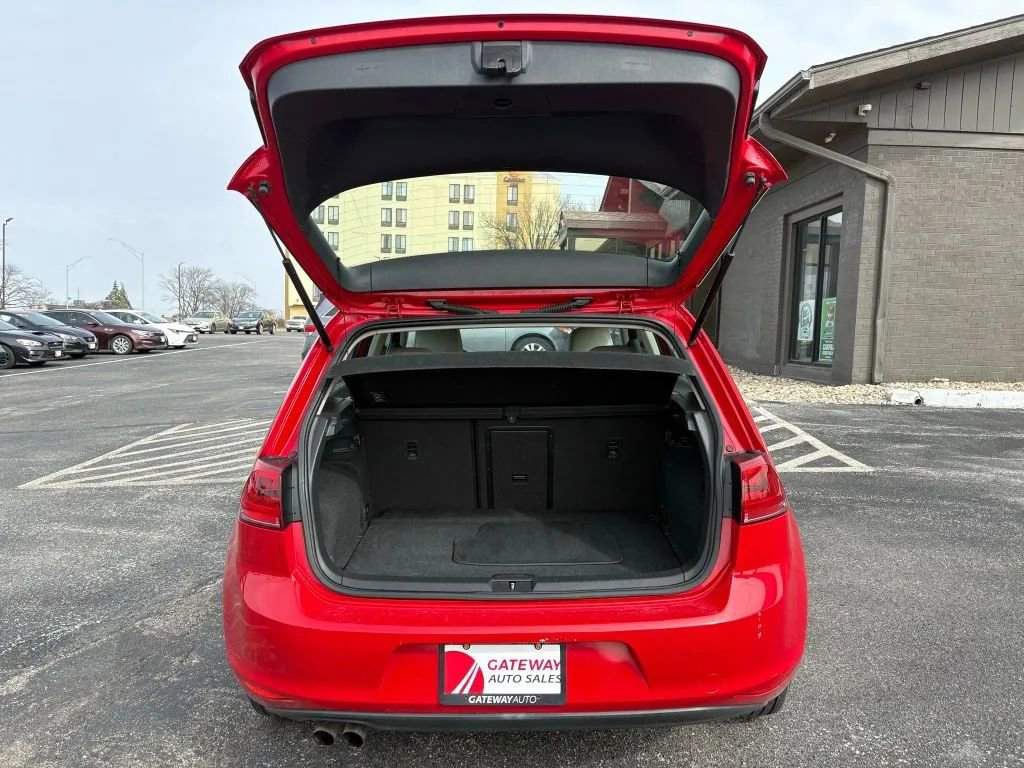 Used 2015 Volkswagen Golf S image 10