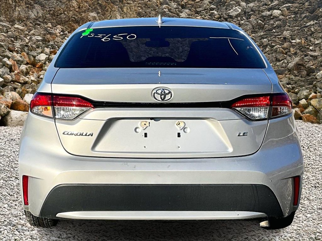 Used 2022 Toyota Corolla LE image 4