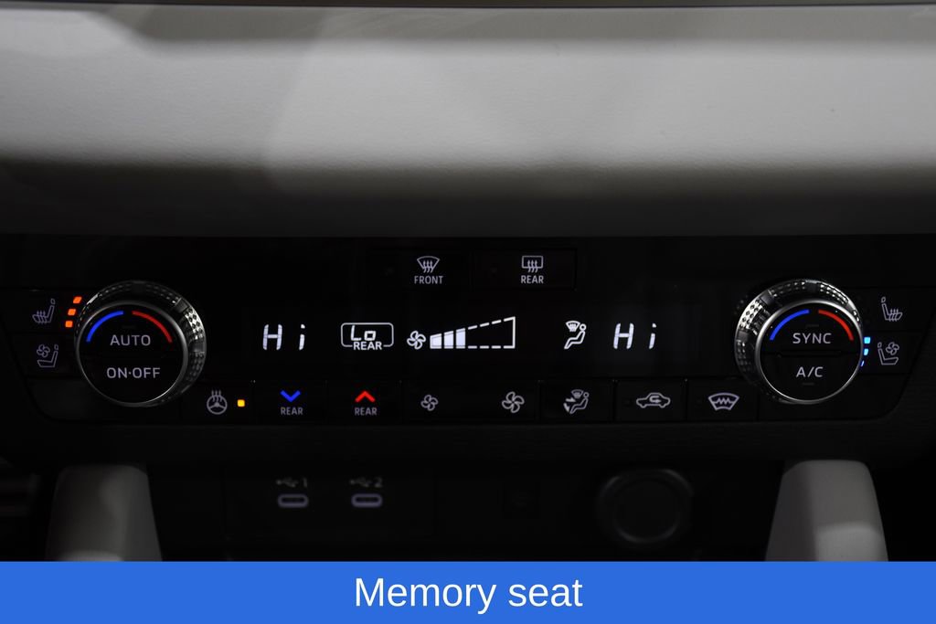 New 2025 Mitsubishi Outlander AWD image 17