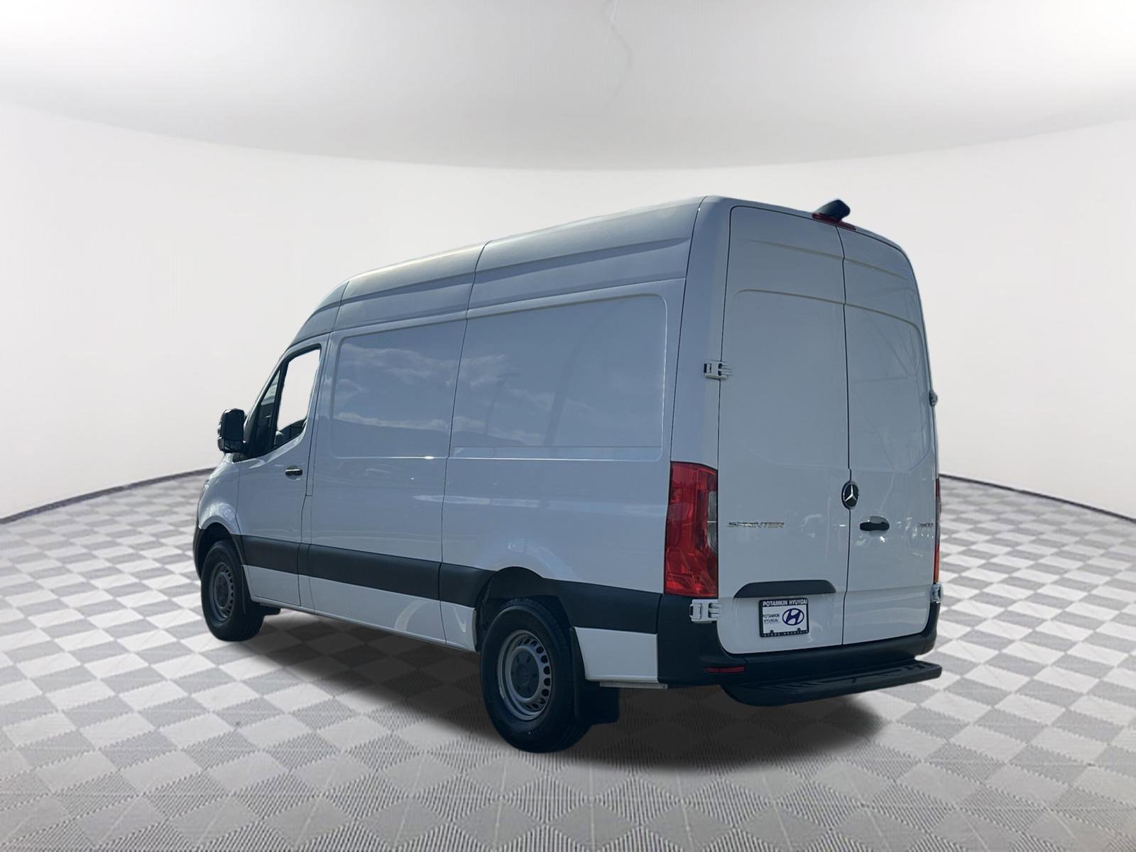 Used 2020 Mercedes-Benz Sprinter 144 Cargo w/ Driver Convenience Package image 9