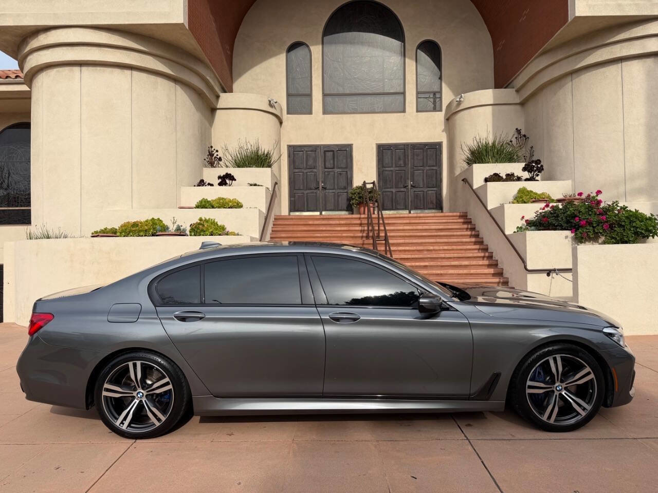 Used 2018 BMW 750i image 7