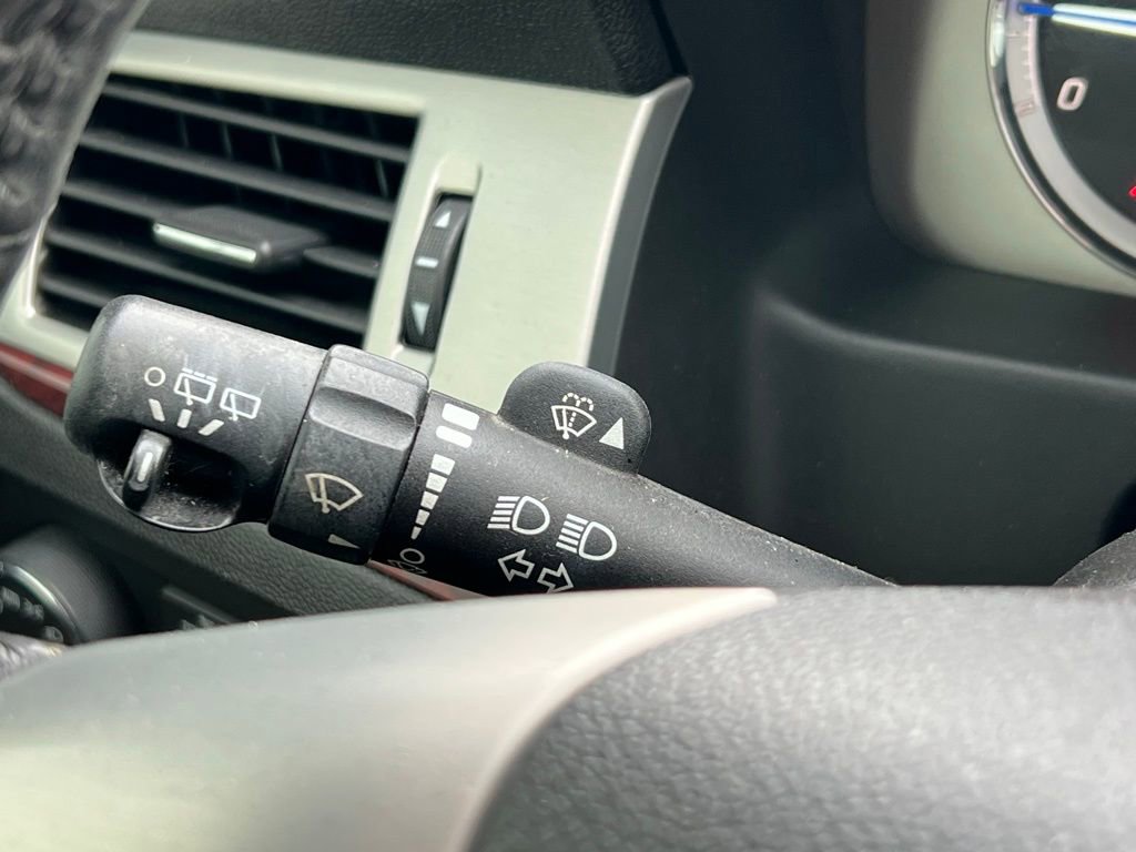 Used 2010 Cadillac Escalade Luxury image 32