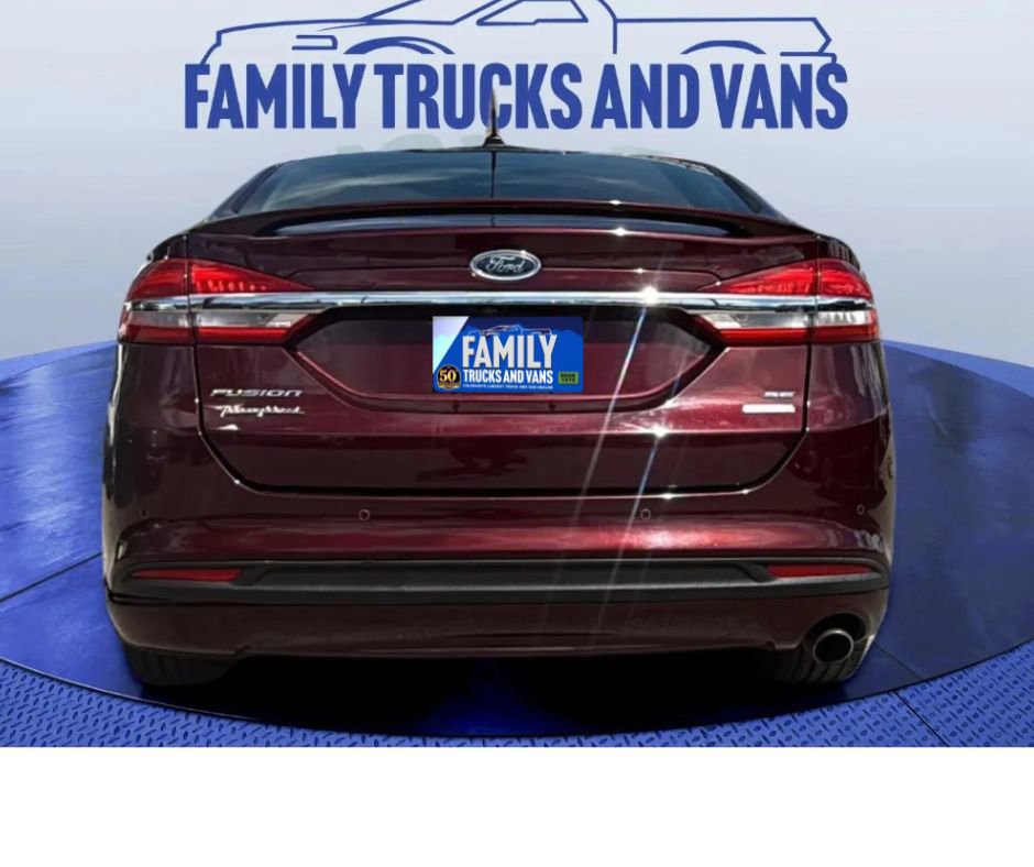 Used 2018 Ford Fusion SE w/ Equipment Group 201A FWD image 4