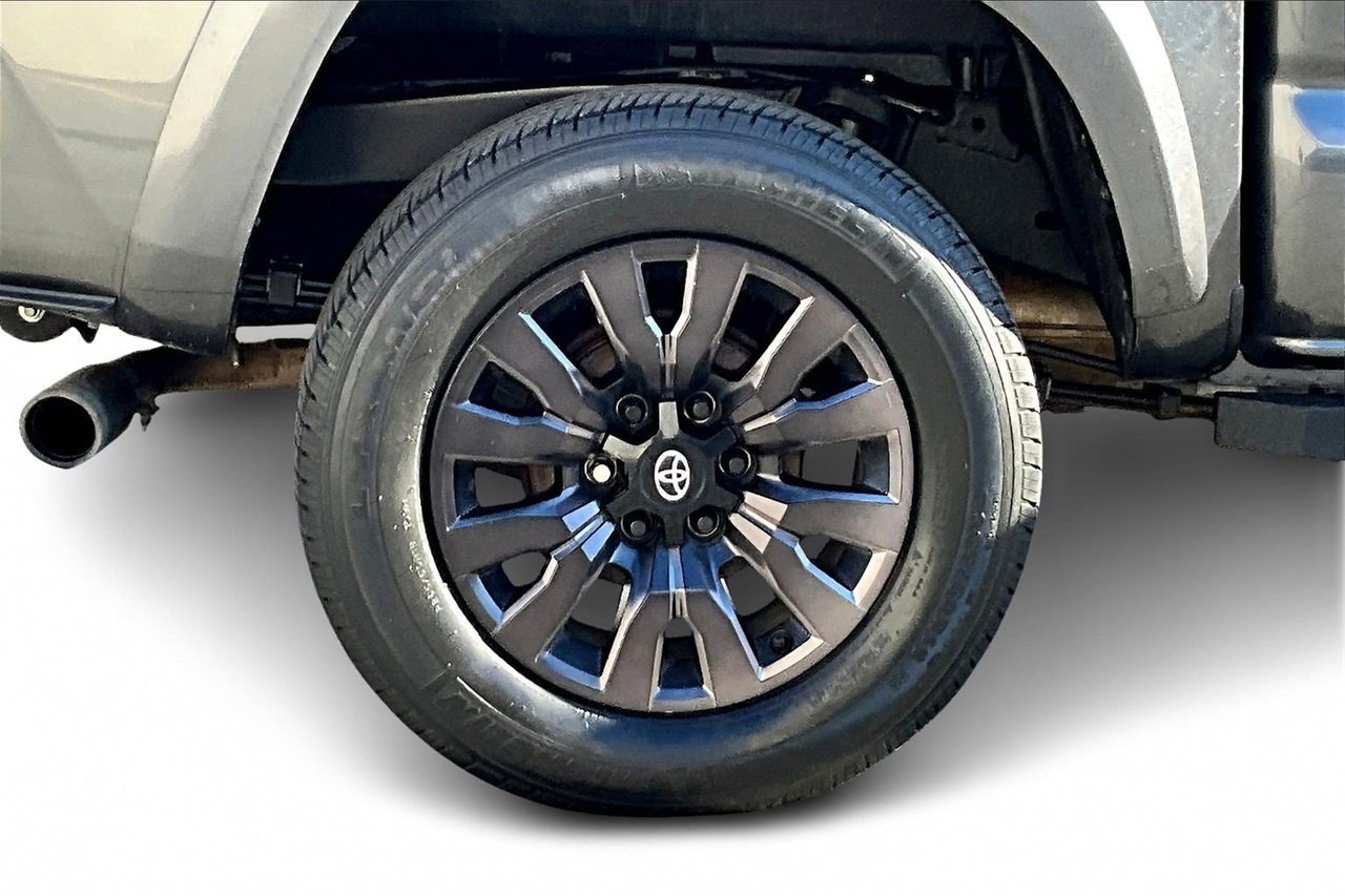 Used 2022 Toyota Tacoma Limited image 35