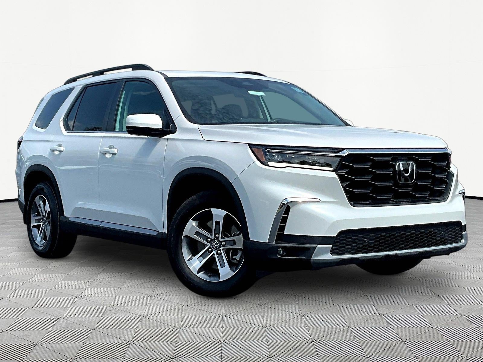 Used 2025 Honda Pilot EX-L image 3