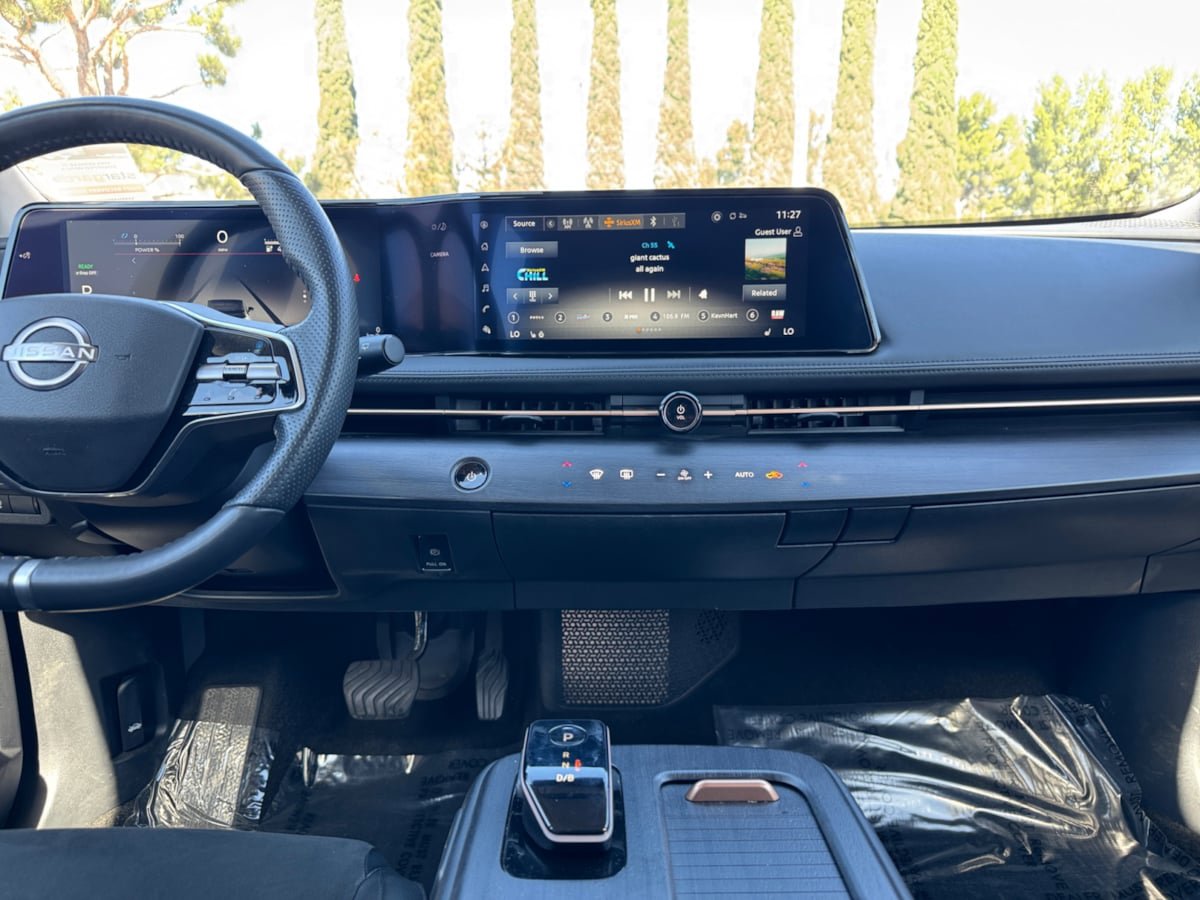 Used 2023 Nissan Ariya AWD image 15