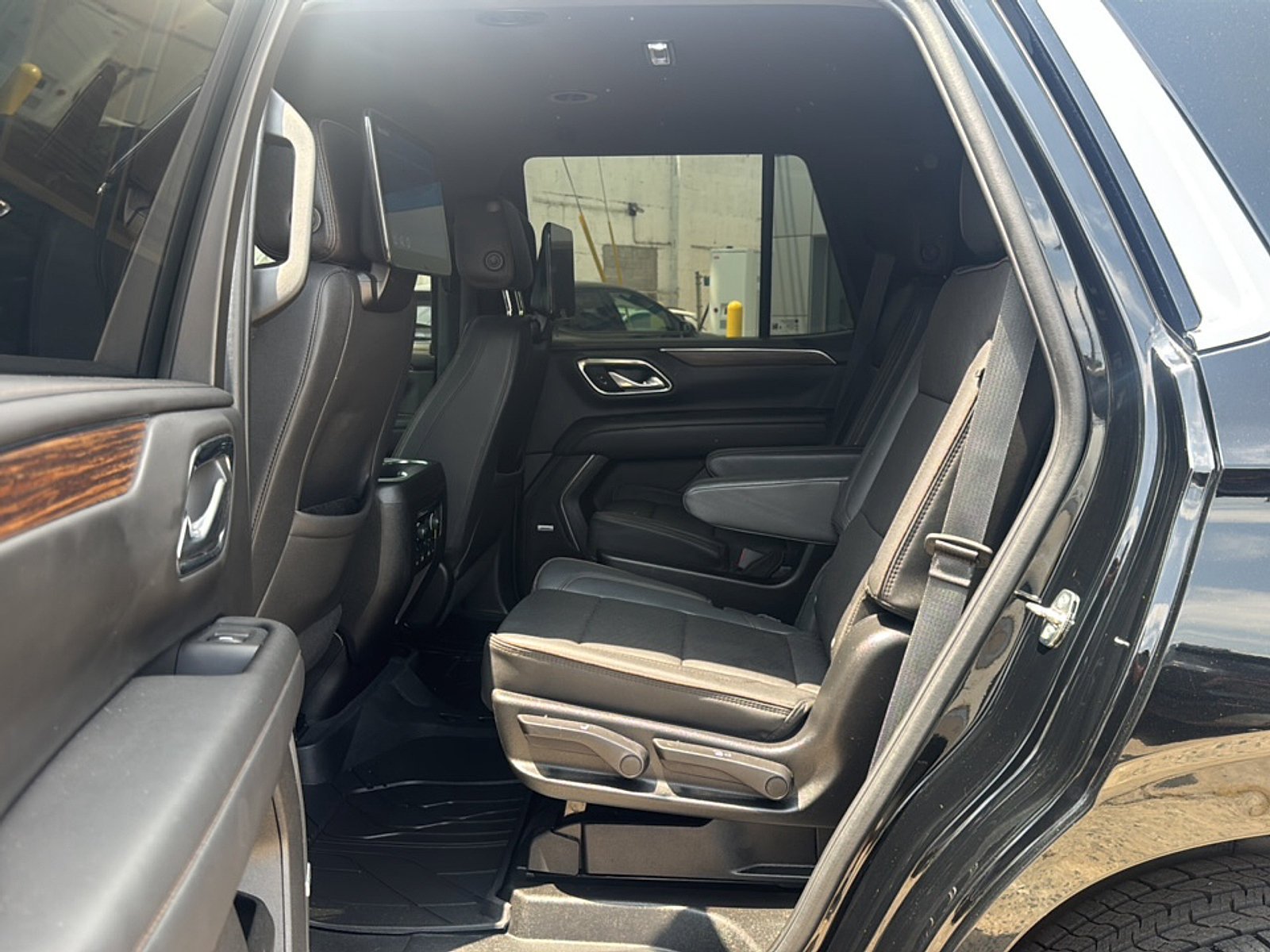 Used 2024 Chevrolet Tahoe High Country w/ Advanced Technology Package AWD/4WD image 21