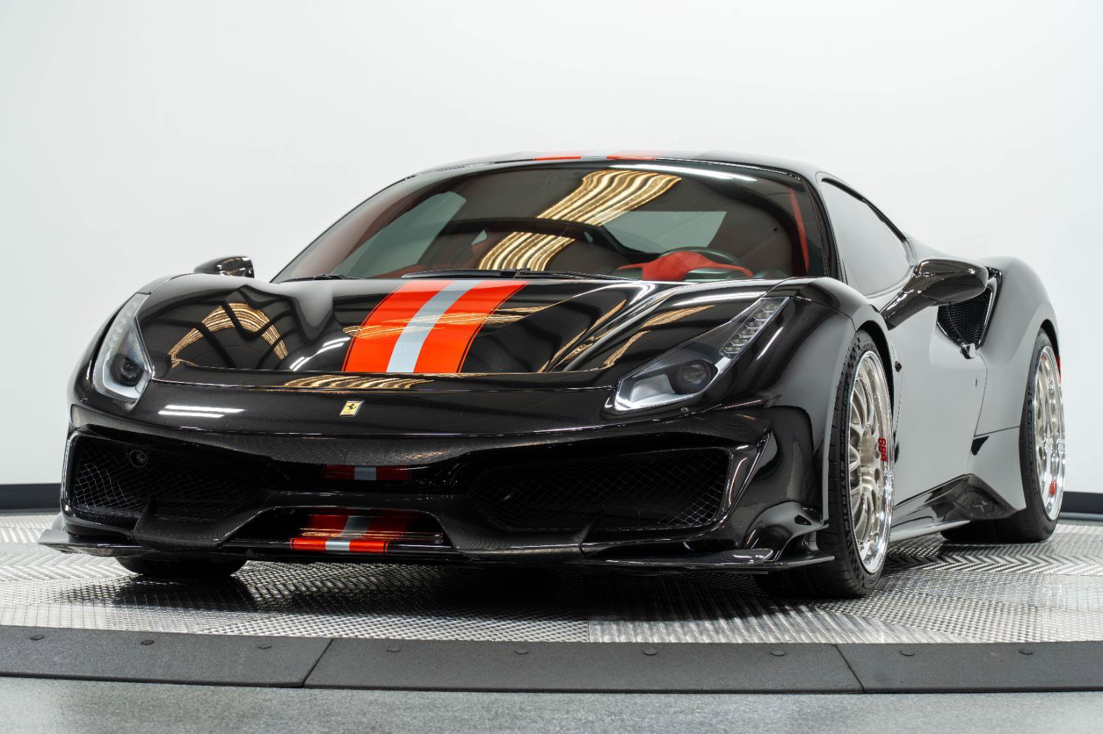 Used 2019 Ferrari 488 Pista Coupe RWD image 8