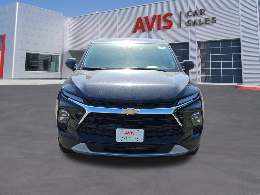 Used 2025 Chevrolet Blazer LT FWD image 2