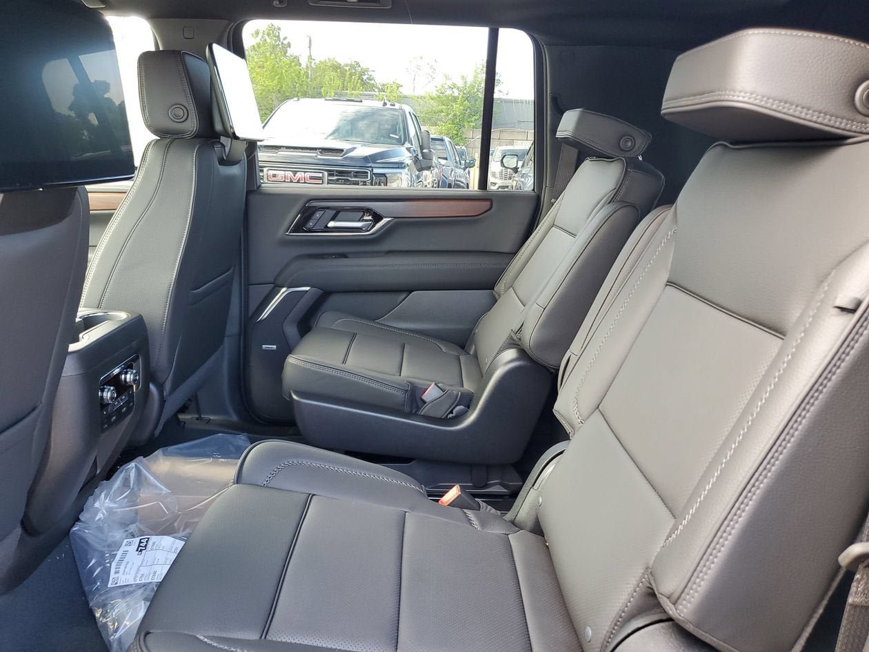 New 2026 GMC Yukon XL Denali w/ Denali Reserve Package AWD/4WD image 11