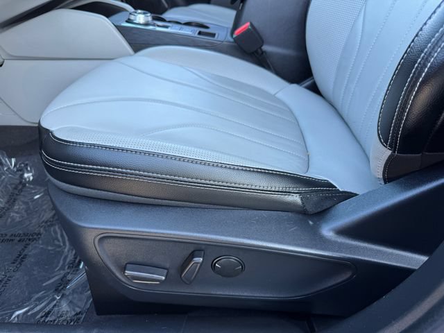 Used 2025 Ford Escape SE w/ PHEV Premium Package FWD image 15