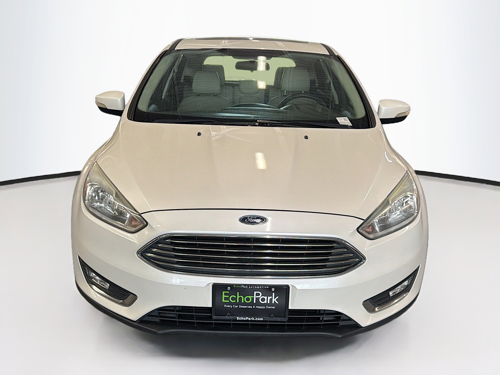 Used 2016 Ford Focus Titanium FWD image 2