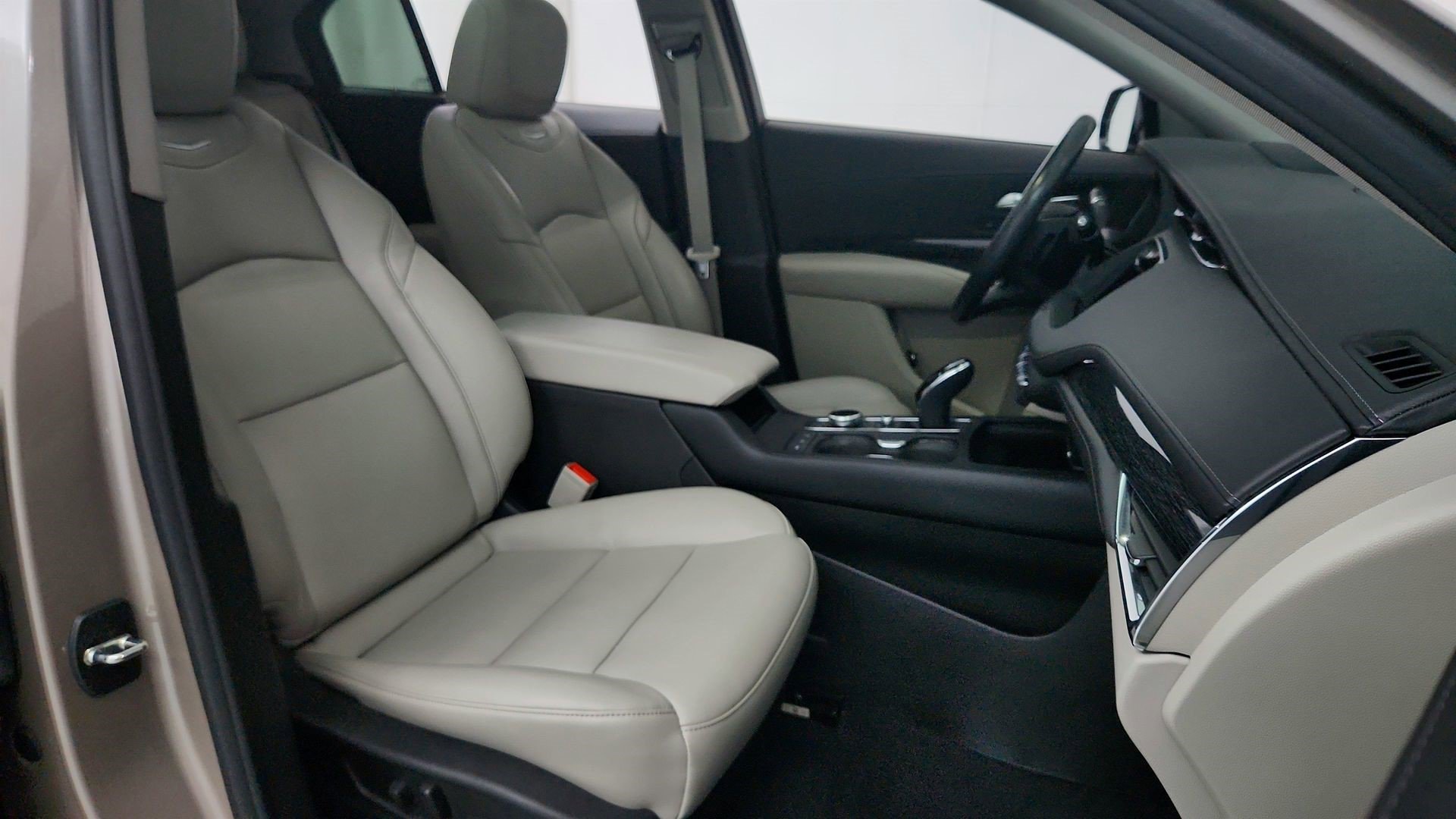 Certified 2023 Cadillac XT4 Premium Luxury w/ Technology Package AWD/4WD image 29