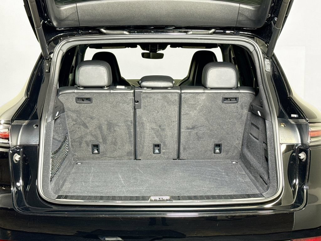 Certified 2023 Porsche Cayenne Platinum Edition AWD/4WD image 28