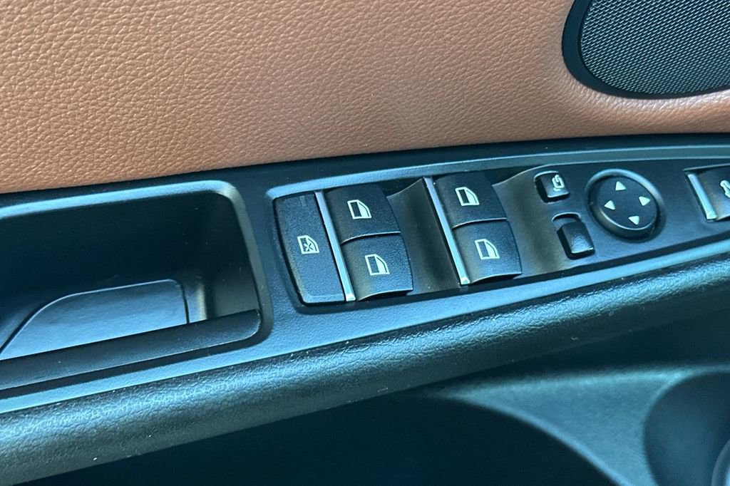 Used 2017 BMW X5 xDrive40e image 11