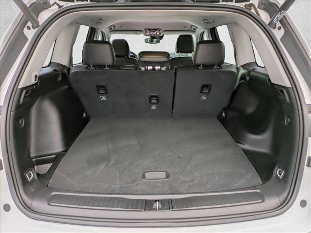 Used 2023 Jeep Grand Cherokee Limited w/ Black Appearance Package image 7