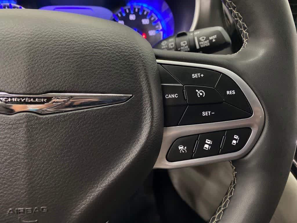 Used 2024 Chrysler Pacifica Touring-L FWD image 22