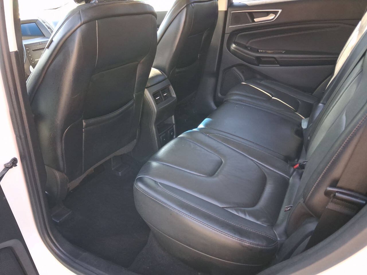 Used 2017 Ford Edge Titanium w/ Technology Package AWD/4WD image 17