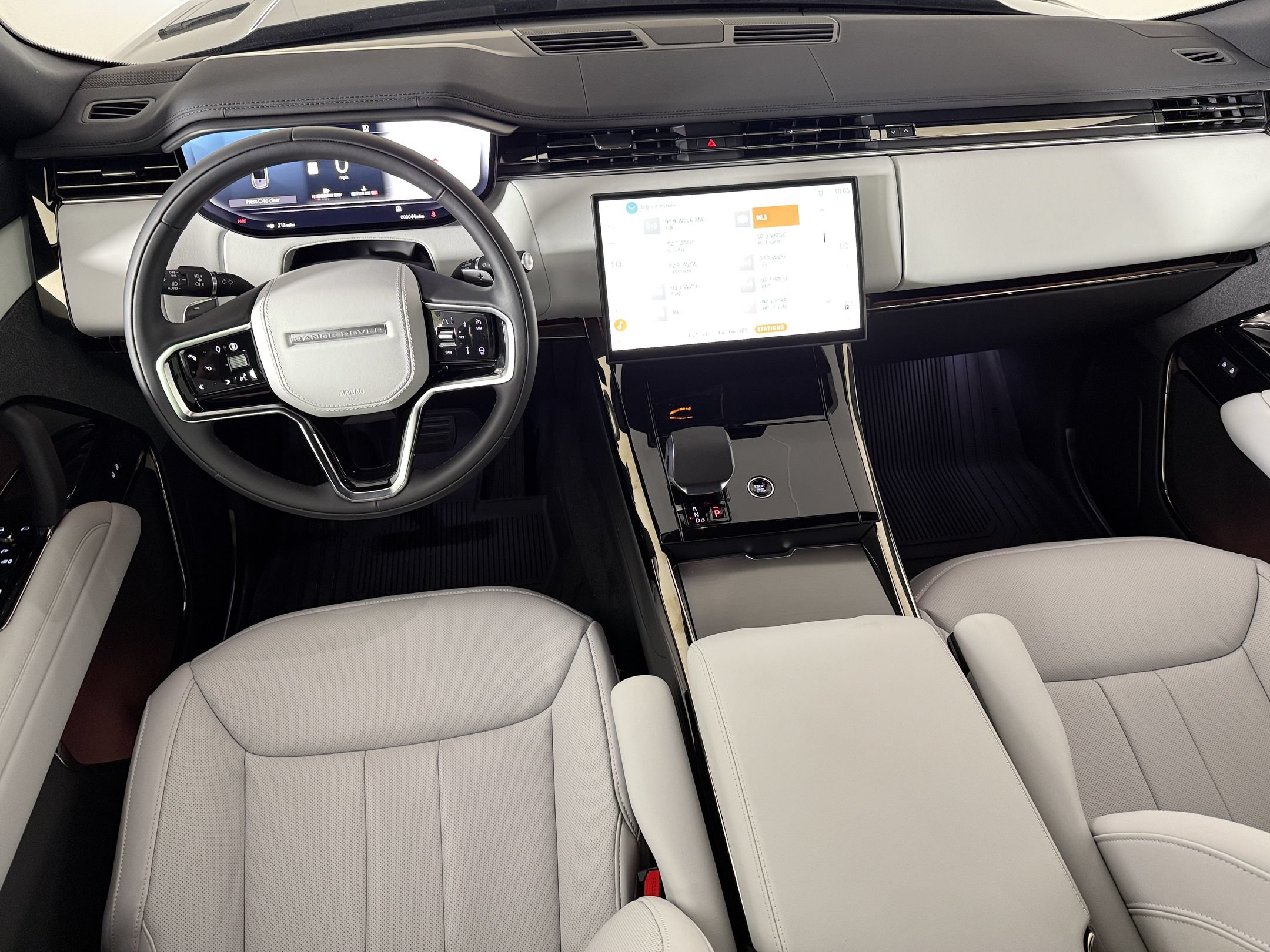 New 2026 Land Rover Range Rover Sport SE AWD/4WD image 15
