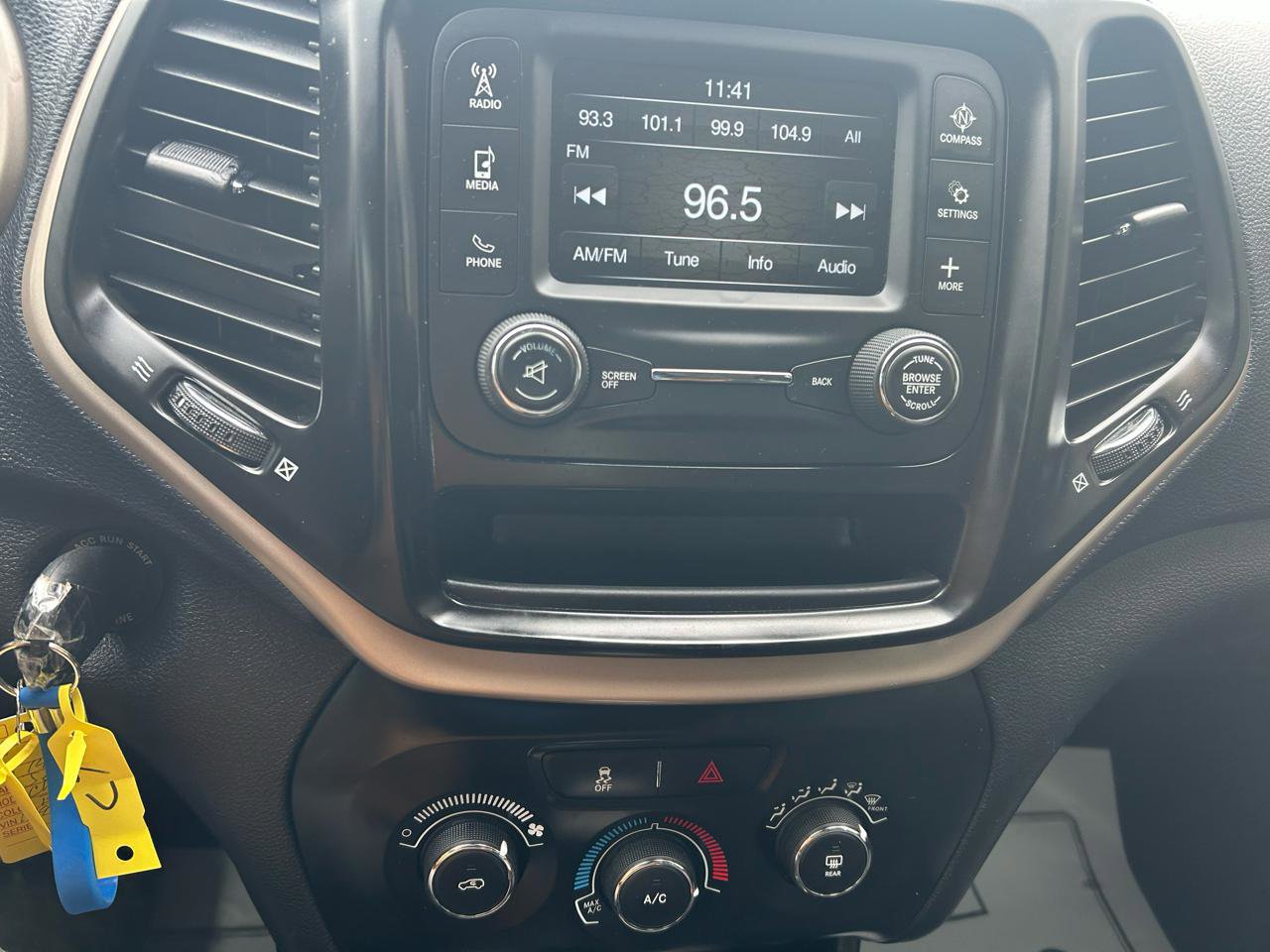 Used 2014 Jeep Cherokee Sport image 22