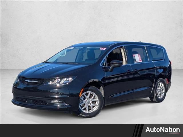 Used 2022 Chrysler Voyager LX image 1